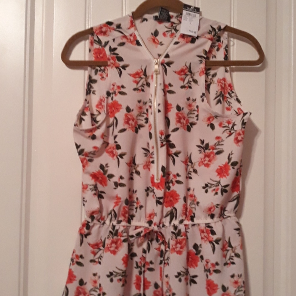 Rue 21 sleeveless flowered tunic top